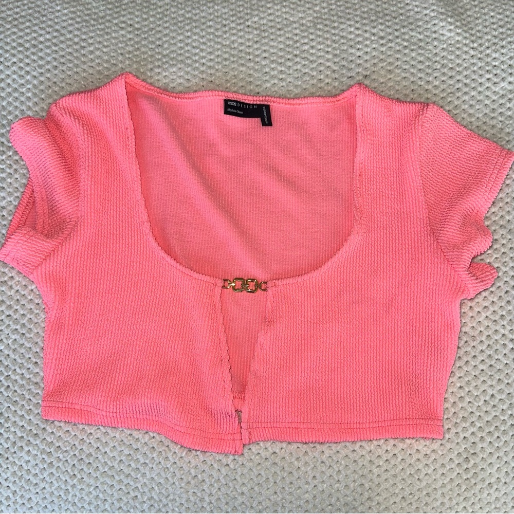 Ribbed Pink Crop Top with Gold Clasp